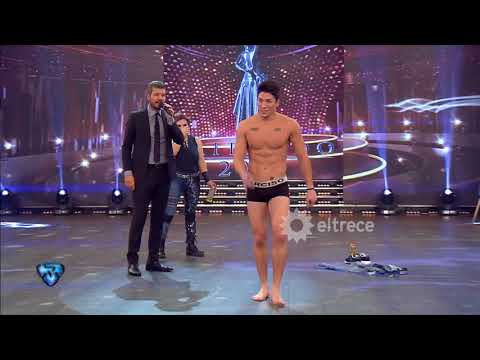 El blooper de Agustín Reyero, bailarín de Consuelo, antes de desfilar en boxer