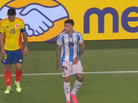 Enzo Fernández marcando bulto