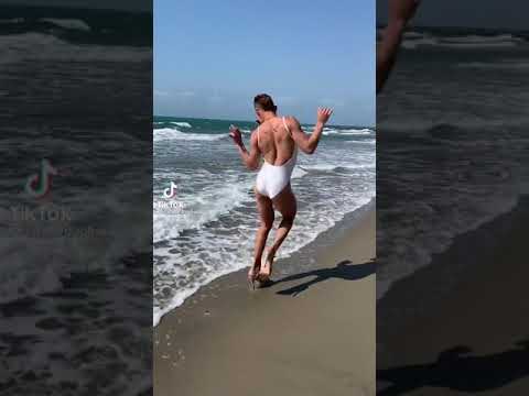 hombre vestido como mujer
