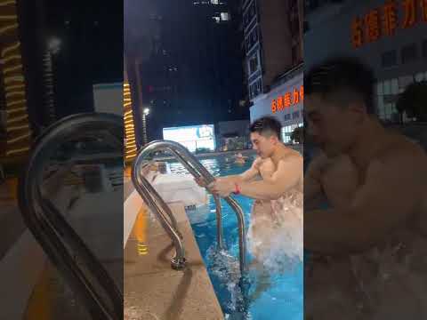 Night swimming, relaxed but it's cold 🥶 #swimwear #bulge #china #chineseboy #boxer #gay #lgbt #abs