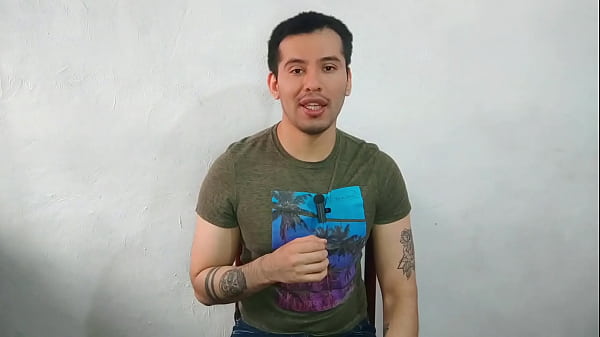 Hombre musculoso alba&ntilde;il vergon de 20cm pre&ntilde;a a pelo el culo de un ejecutivo bancario en un cine porno! Relato sexual27 min