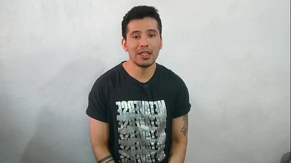 Hombre maduro de 40a&ntilde;os es penetrado en una fiesta por jovencito twink vergon dotado de 21cm y ahora le da el culo siempre! Relato sexual21 min