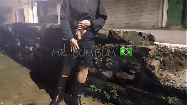 SEXO EM P&Uacute;BLICO.  ENCONTREI O LEKE CA&Ccedil;ANDO NA RUA EST&Aacute;VAMOS SEM LOCAL ENT&Atilde;O ROLOU NA ESCADA DE EMERG&Ecirc;NCIA ( COMPLETO NO RED E SUBSCRI&Ccedil;&Atilde;O)5 min