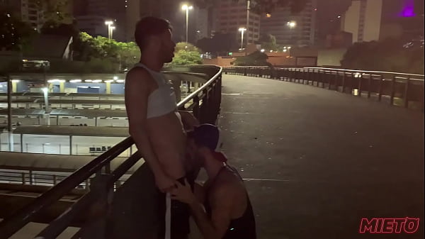Ca&ccedil;ando sexo nas ruas de S&atilde;o Paulo, com o Fernando Brutto. XV&Iacute;DEOS RED5 min