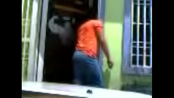 Mira un joven en la calle y contempla su culito, m&aacute;s tarde le paga por sexo1 sec