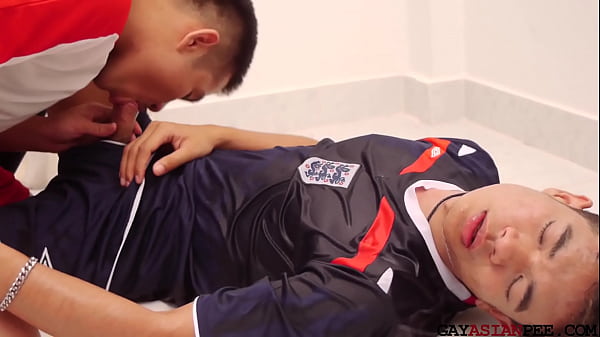 Asian stud barebacked by pissing gay after sucking dick7 min