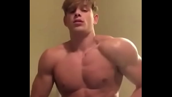 Mamado sabroso rubio masturb&aacute;ndose y corriendose7 min