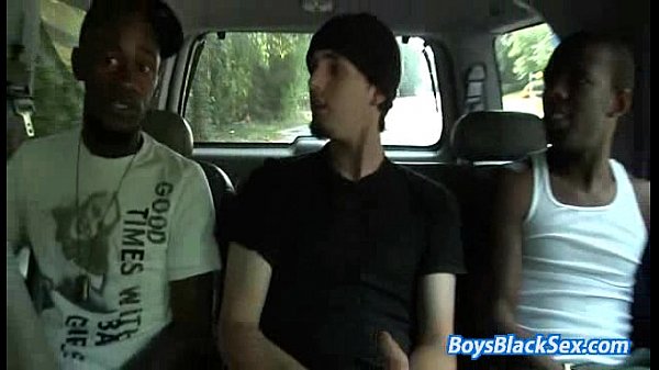Black Muscled Dude Fuck Gay White Twing Deep 015 min