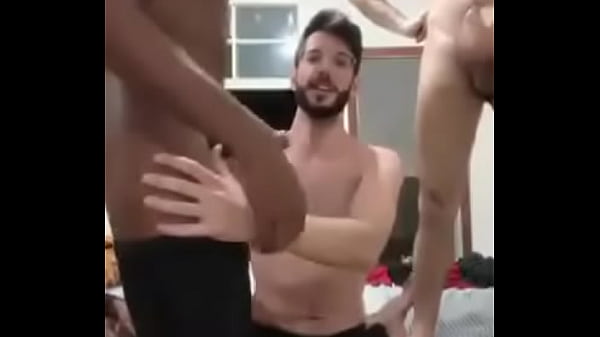 Chupando os tr&ecirc;s amigos30 sec