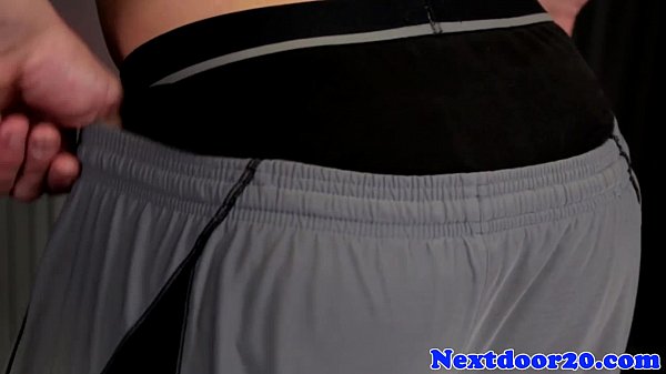 Gaysex muscle jock wanking at the gym6 min